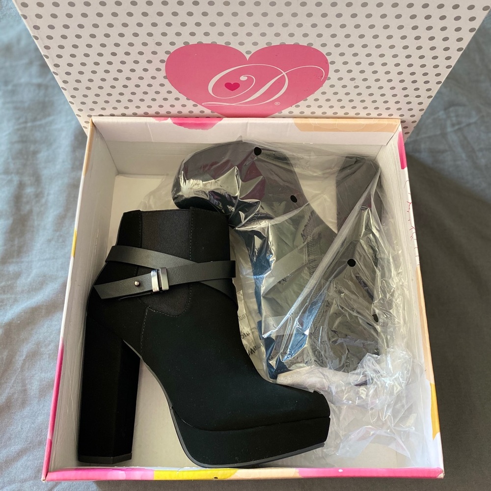 Delicious Black Booties - Picture 3 of 3